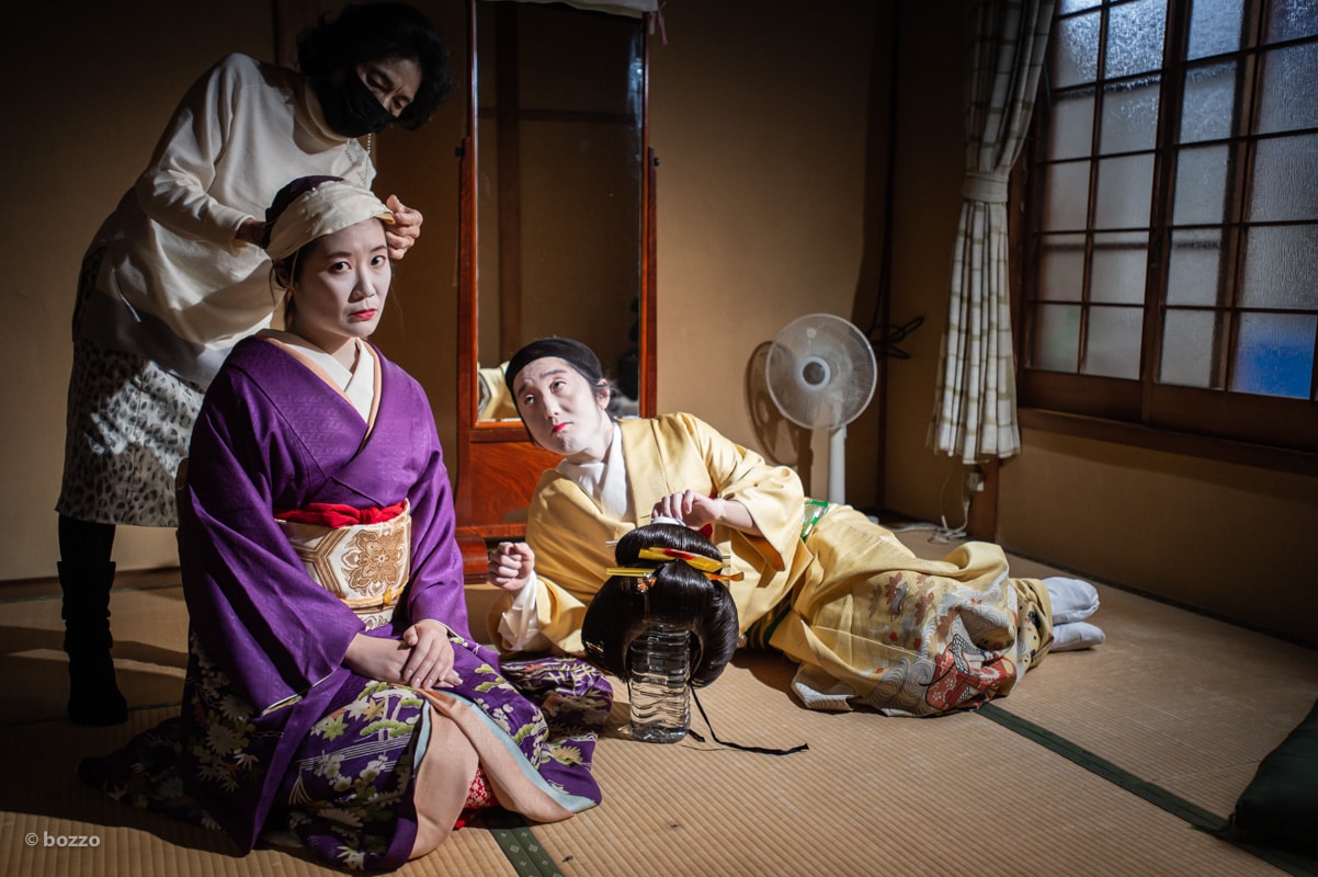 芸者の悲哀とアイロニーに満ちた身体表現を、ハイドロブラスト「最後の芸者たち」