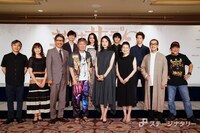 2022年劇団☆新感線42周年興行・秋公演 新感線☆RX「薔薇とサムライ2-海賊女王の帰還-」製作発表の登壇者。（撮影：田中亜紀）
