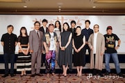2022年劇団☆新感線42周年興行・秋公演 新感線☆RX「薔薇とサムライ2-海賊女王の帰還-」製作発表の登壇者。(撮影:田中亜紀)