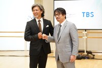 左から熊川哲也、佐々木卓TBSホールディングス代表取締役社長。