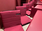 エアウィーヴのクッションが導入された客席の様子。