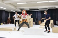 「気づかいルーシー」稽古の様子。（撮影：岡千里）