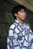 風鈴の音が聞こえてきそうな、爽やかな浴衣姿。