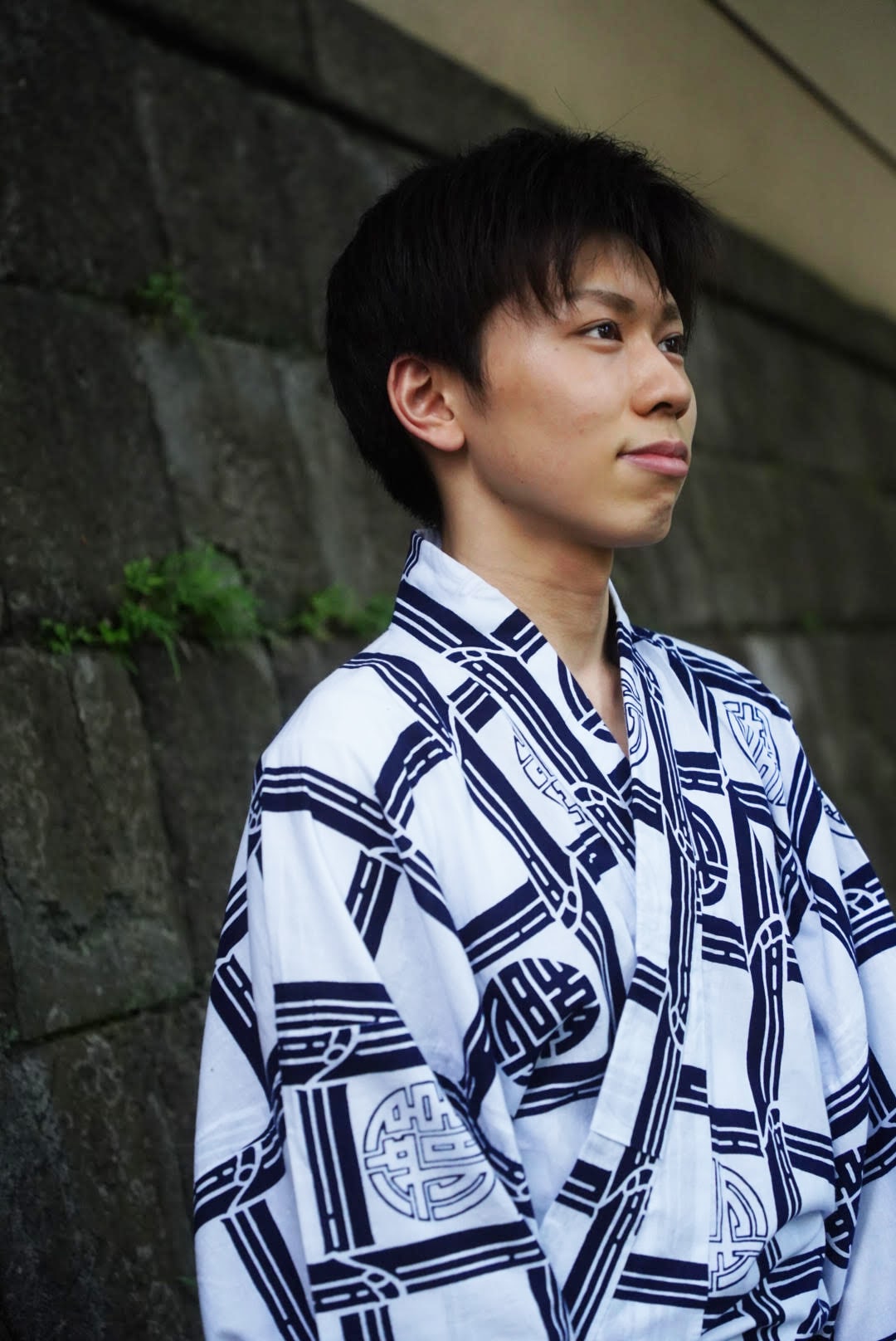 風鈴の音が聞こえてきそうな、爽やかな浴衣姿。