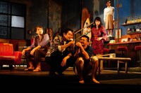 舞台「hana -1970、コザが燃えた日-」より。（提供：ホリプロ）