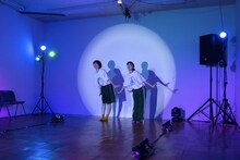 別冊 妖精大図鑑「会議は踊る」より。（撮影：福本剛士）