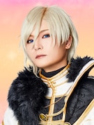 八神蓮扮するシュヴァリエ=ミシェーレ。