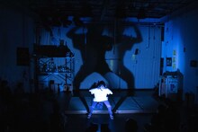 エンニュイ 第4回本公演「無表情な日常、感情的な毎秒」より。（撮影：藤澤孝代）