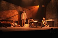 TAAC「人生が、はじまらない」より。（撮影：堀川高志）