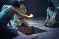 TAAC「人生が、はじまらない」より。（撮影：堀川高志）