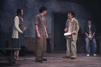 TAAC「人生が、はじまらない」より。（撮影：堀川高志）