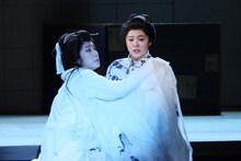 こまつ座 第143回公演「頭痛肩こり樋口一葉」より。（撮影：宮川舞子）