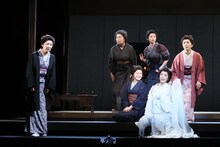 こまつ座 第143回公演「頭痛肩こり樋口一葉」より。（撮影：宮川舞子）
