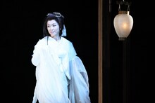 こまつ座 第143回公演「頭痛肩こり樋口一葉」より。（撮影：宮川舞子）