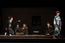 こまつ座 第143回公演「頭痛肩こり樋口一葉」より。（撮影：宮川舞子）