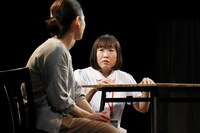 演劇企画集団Jr.5（ジュニアファイブ） 第13回公演「白が染まる」より。