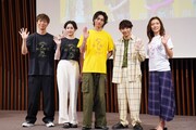 左から杉原邦生、早見あかり、木村達成、須賀健太、安蘭けい。