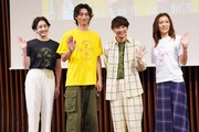 左から早見あかり、木村達成、須賀健太、安蘭けい。