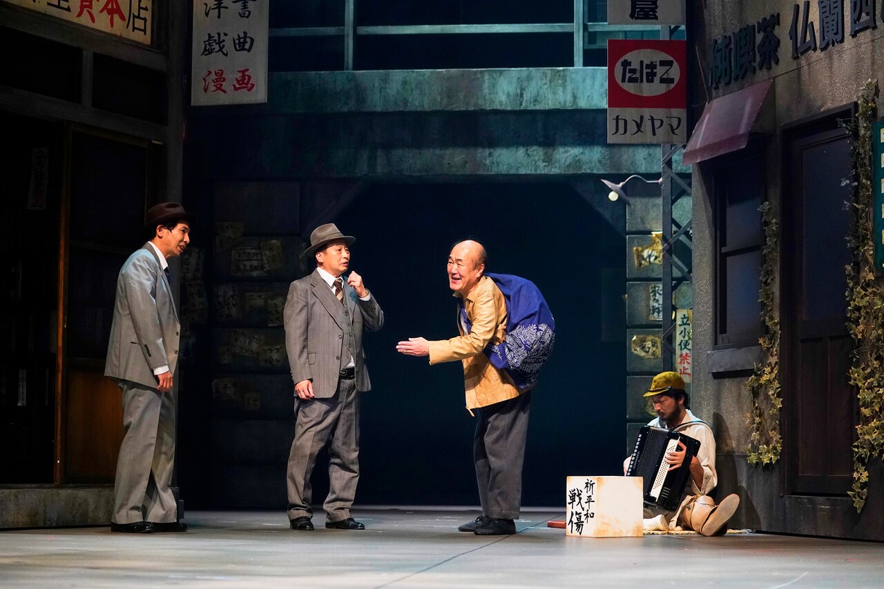 COCOON PRODUCTION 2022+CUBE 25th PRESENTS,2022「世界は笑う」より。（撮影：細野晋司）