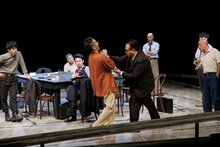 ELEVEN NINES「12人の怒れる男」より。（撮影：クスミエリカ）