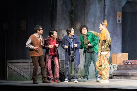 パルコ・プロデュース2022「VAMP SHOW ヴァンプショウ」より。（撮影：井野敦晴）