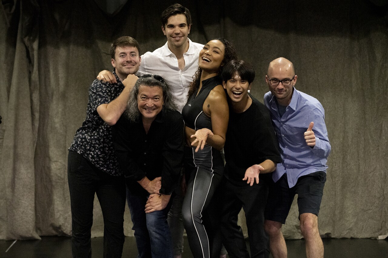 「ピピン」稽古場写真が到着、森崎ウィンがCrystal Kayとの関係性に自信