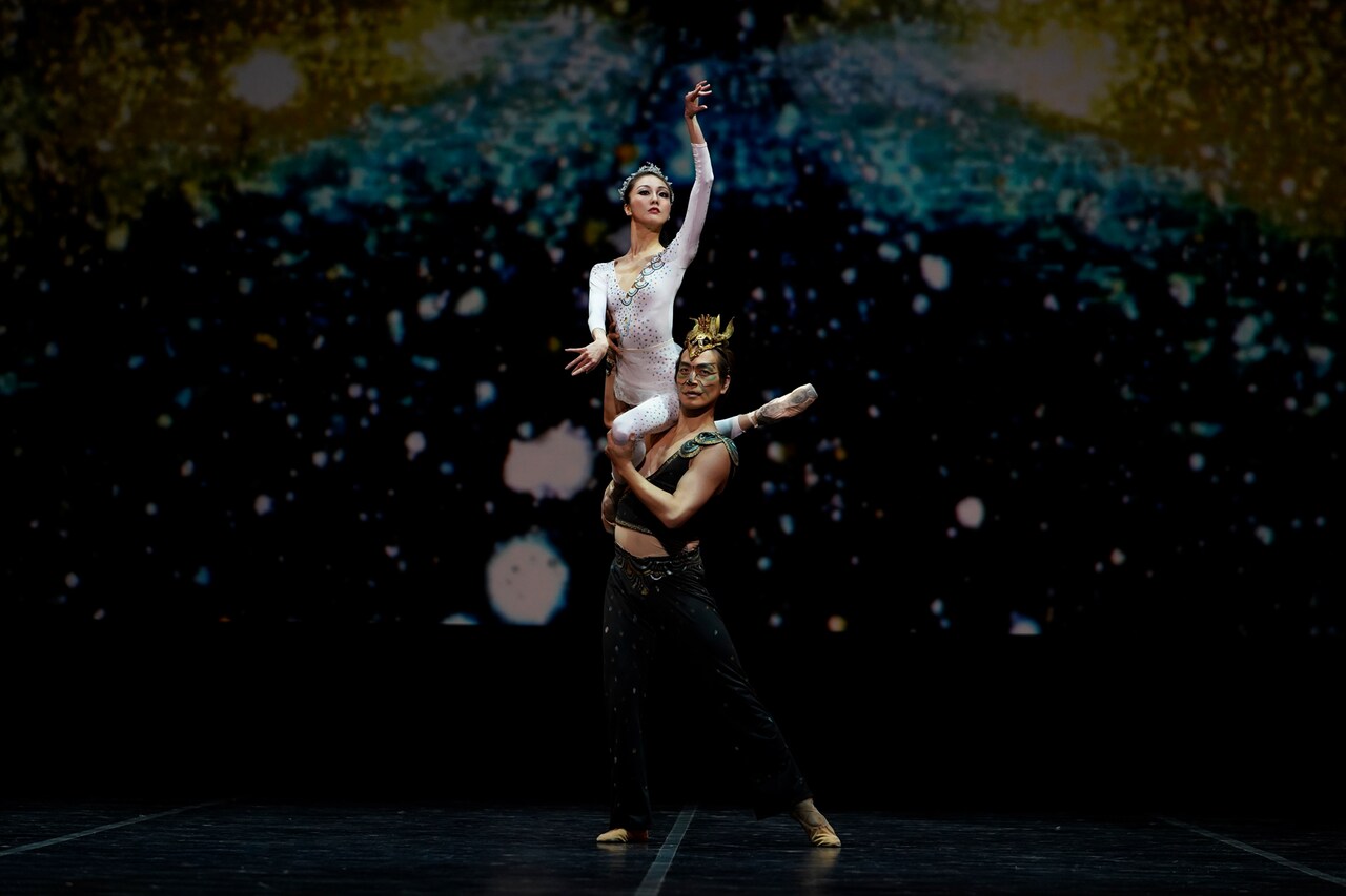 牧阿佐美バレヱ団「飛鳥 ASUKA」より。（Photo by Hidemi Seto）