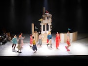 「気づかいルーシー」カーテコンコールの様子。(c)(公財)神戸市民文化振興財団