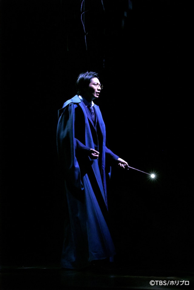 TBS & HORIPRO present 舞台「ハリー・ポッターと呪いの子」より、向井理扮するハリー・ポッター。（撮影：宮川舞子）