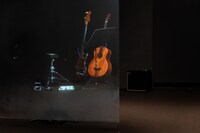 チェルフィッチュ 映像演劇「ニューイリュージョン」より。（撮影：冨田了平）