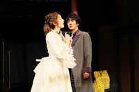 トラム、二人芝居「毛皮のヴィーナス」より。（撮影：細野晋司）