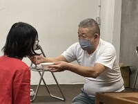 庭劇団ペニノ「笑顔の砦」国内最終公演の稽古の様子。