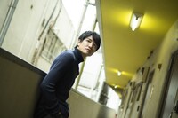 平岩先生のアドバイスで、画角を変えて撮影された、竪山隼太が撮影した藤原季節。