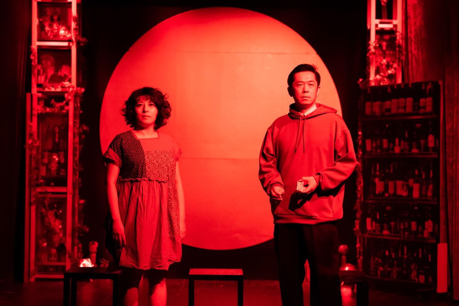 劇団「地蔵中毒」第15回公演 無教訓意味なし演劇 vol.15「『中待合室にお入り下さい』を待ちながら」より。（撮影：塚田史香）