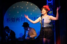 劇団「地蔵中毒」第15回公演 無教訓意味なし演劇 vol.15「『中待合室にお入り下さい』を待ちながら」より。（撮影：塚田史香）