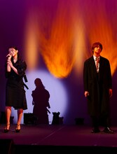 左から小南満佑子、浦井健治。