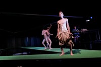 快快新作公演「コーリングユー」より。（撮影：加藤和也）