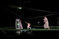 快快新作公演「コーリングユー」より。（撮影：加藤和也）