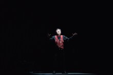 トム・プロジェクト プロデュース 風間杜夫ひとり芝居「帰ってきたカラオケマン」より。