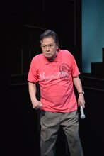 トム・プロジェクト プロデュース 風間杜夫ひとり芝居「帰ってきたカラオケマン」より。