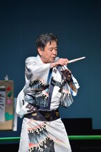 トム・プロジェクト プロデュース 風間杜夫ひとり芝居「帰ってきたカラオケマン」より。