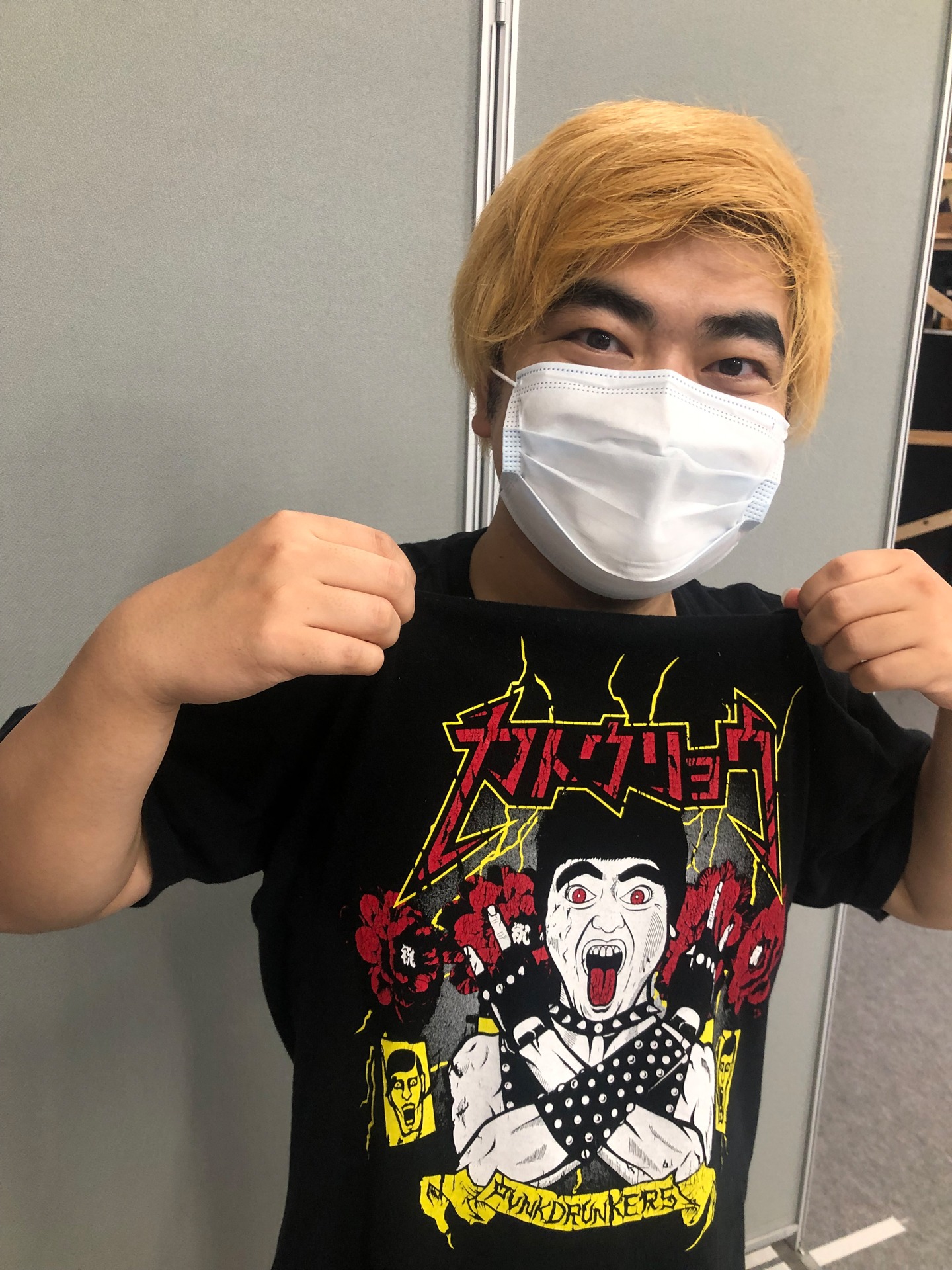 パンチ力のある“カトウリョウ”Tシャツ。
