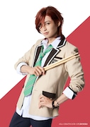 高本学扮する佐野愛実。