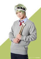 輝山立扮する泉谷真秀。