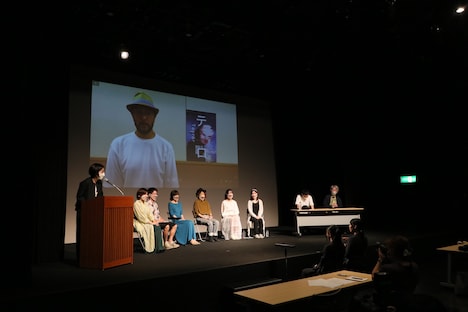 神戸アートビレッジセンター（KAVC）プロデュース公演 手話裁判劇「テロ」記者会見の様子。