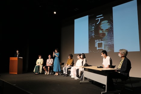 神戸アートビレッジセンター（KAVC）プロデュース公演 手話裁判劇「テロ」記者会見の様子。