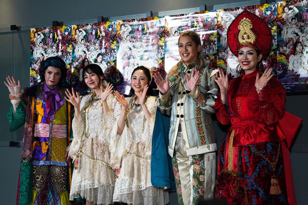 左から佐藤アツヒロ、水嶋凜、加藤梨里香、大野拓朗、アンミカ