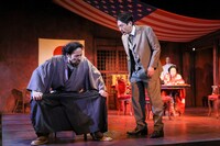 文学座公演「マニラ瑞穂記」より。（撮影：宮川舞子）