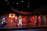 文学座公演「マニラ瑞穂記」より。（撮影：宮川舞子）