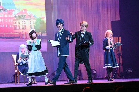 朗読劇「アルバート家の令嬢は没落をご所望です」より。(撮影:平原克彦)